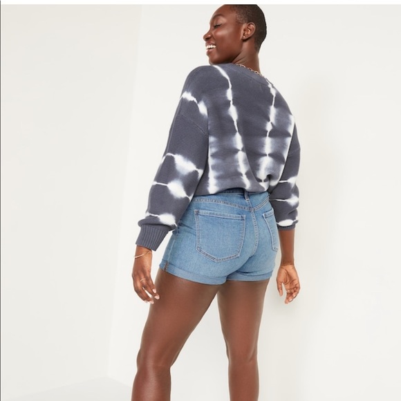 Old Navy mid-rise medium wash jean shorts for women 3 1/4 inch inseam - Picture 4 of 6